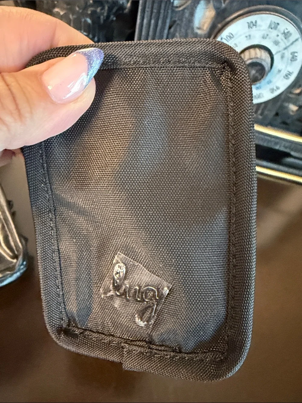 lug set of 2 Drizzles Metallic Black and Brushed black Pouch